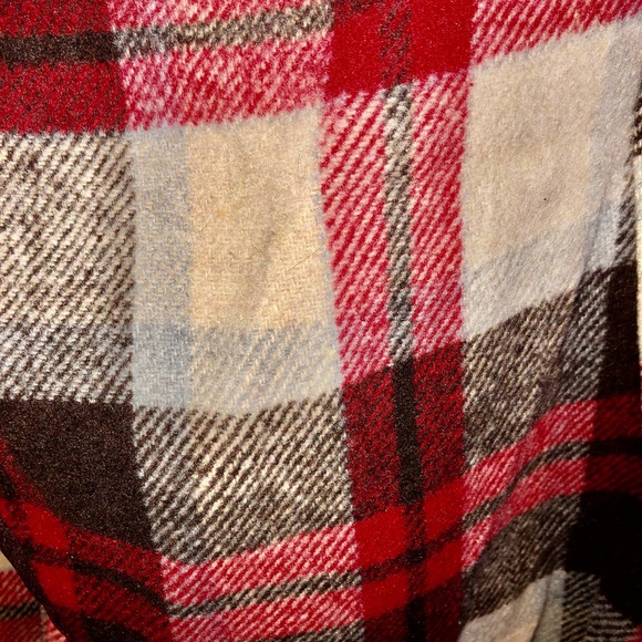 Brown and red plaid vest with side pockets - Picture 3 of 3